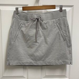 Athleta Gray Striped Athletic/Athleisure Skort. Sz Small